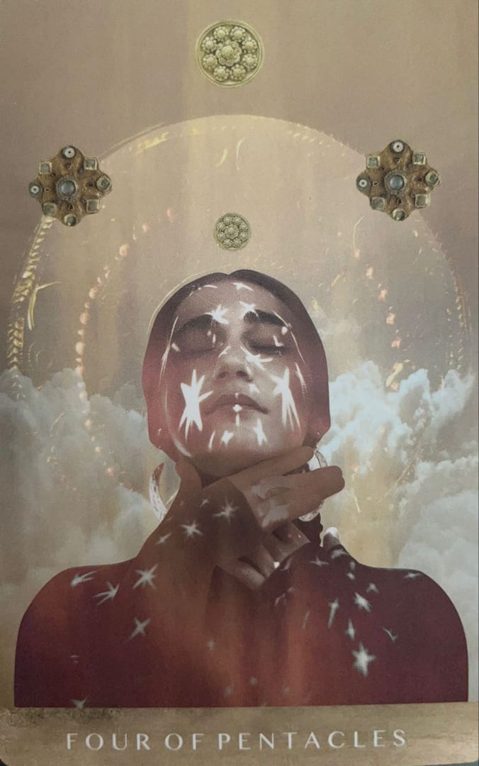 Четверка пентаклей — Таро Лунного Дитя
